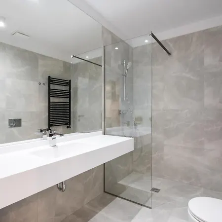 One Presidential Parking בוקרשט